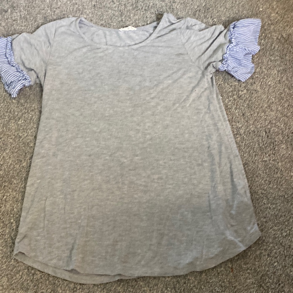 les amis grey shirt with with ruffly sleeves